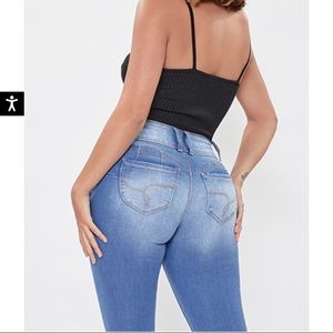 YMI WANNABETTABUTT 3 button high rise Jean